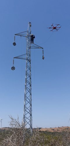 Inspeccions industrials amb dron - cable pilot